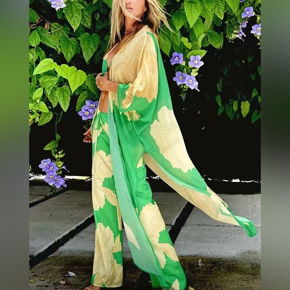 Floral Pattern Loose Fit Two Pieces Set. - Picture 2 of 5